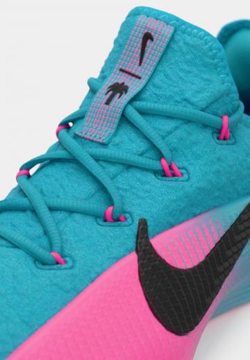 Тренировочные кроссовки