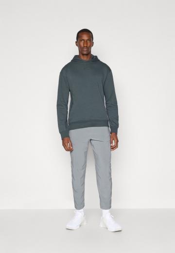 Спортивная кофта