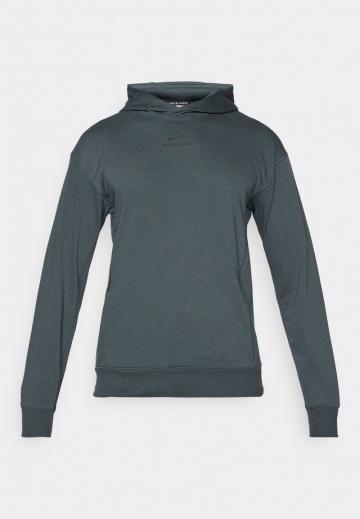 Спортивная кофта