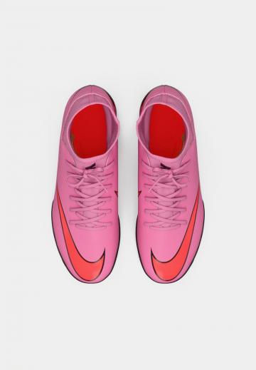 Футбольные бутсы