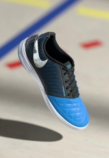 Футбольные бутсы