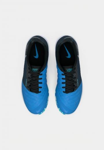 Футбольные бутсы