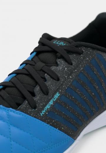 Футбольные бутсы