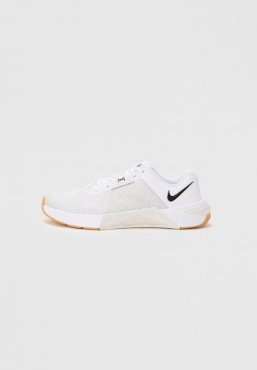 Тренировочные кроссовки