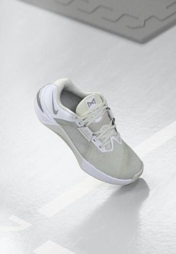 Тренировочные кроссовки