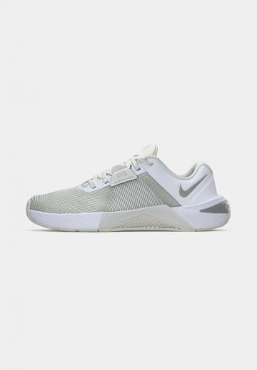 Тренировочные кроссовки