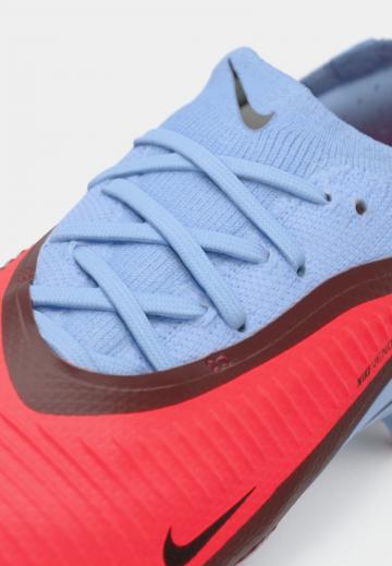 Футбольные бутсы