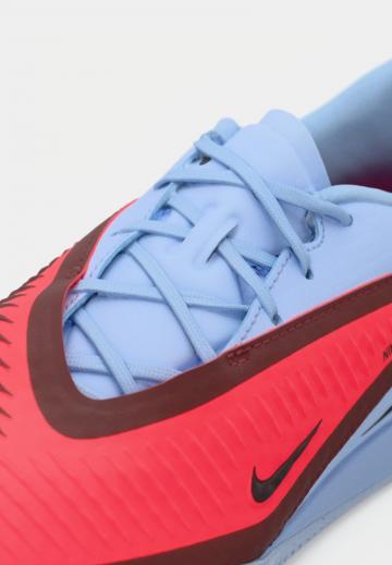 Футбольные бутсы