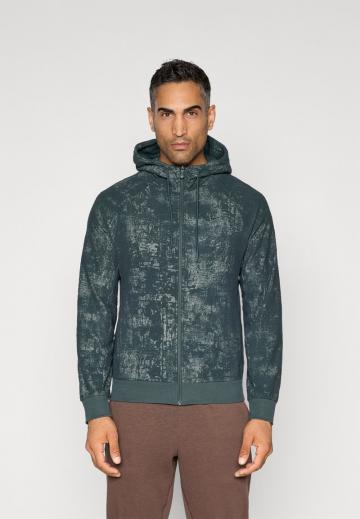 Спортивная кофта