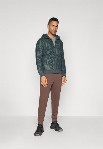 Спортивная кофта