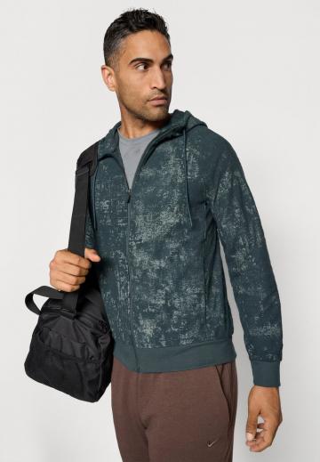 Спортивная кофта