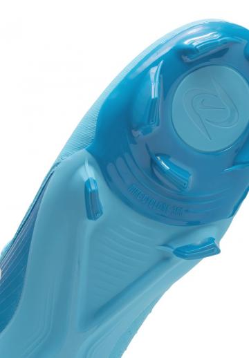 Футбольные бутсы