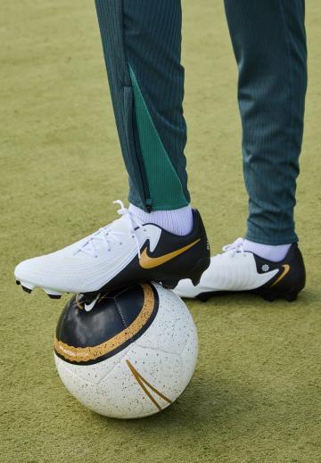 Футбольные бутсы