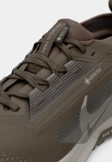 Беговые кроссовки