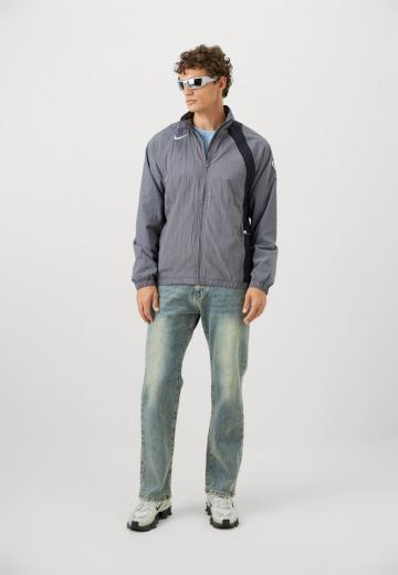 Спортивная куртка