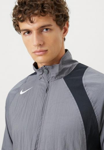 Спортивная куртка