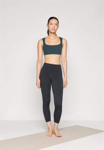 Спортивный бюстгальтер