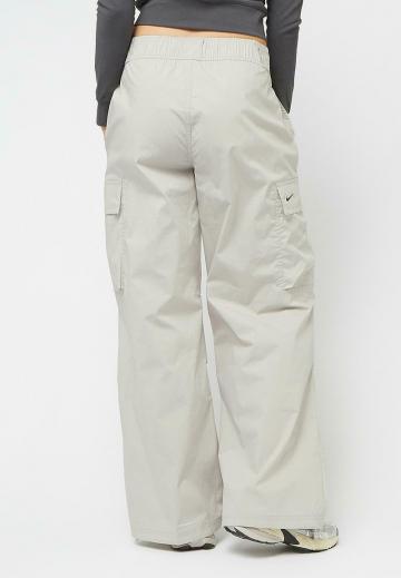 Брюки с накладными карманами