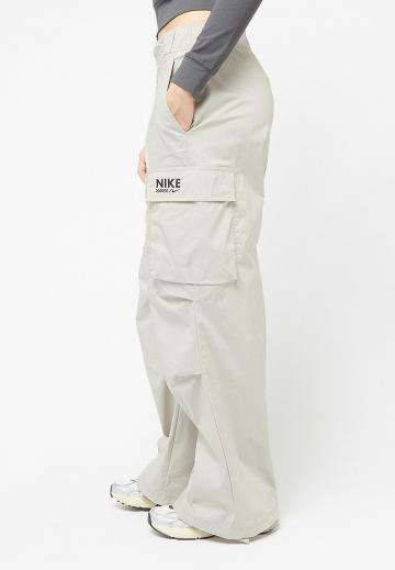 Брюки с накладными карманами