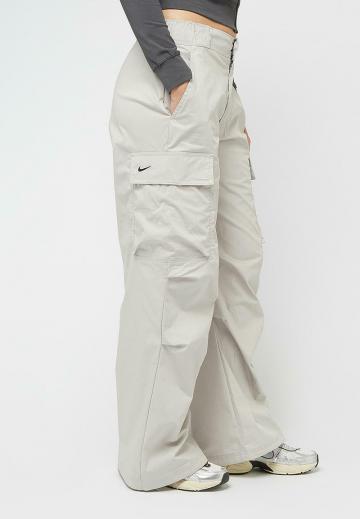 Брюки с накладными карманами