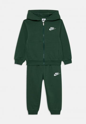 Набор одежды