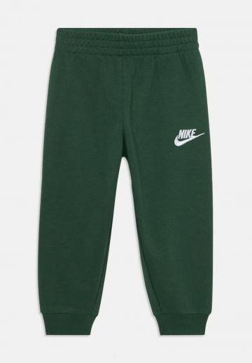 Набор одежды