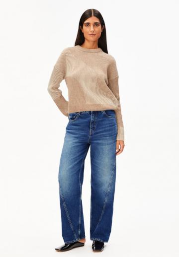 Пуловер в полоску