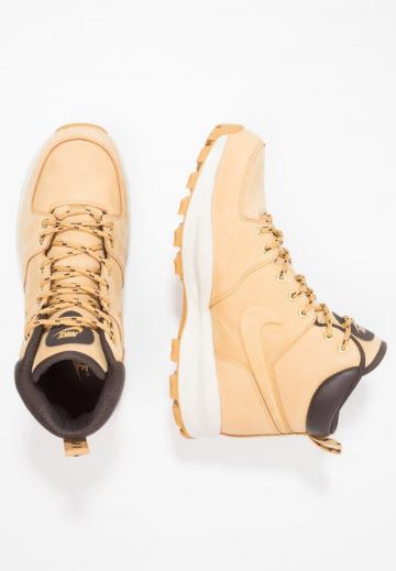 Ботинки на шнуровке