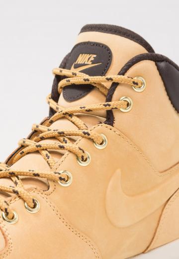 Ботинки на шнуровке