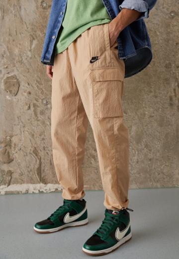 Брюки с накладными карманами