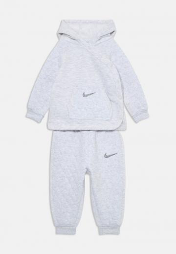 Набор одежды