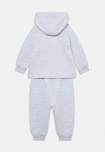 Набор одежды