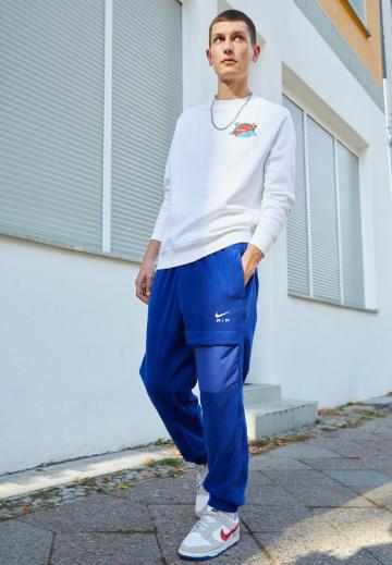 Брюки с накладными карманами