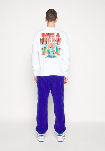 Брюки с накладными карманами