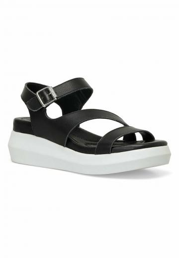 Босоножки на танкетке