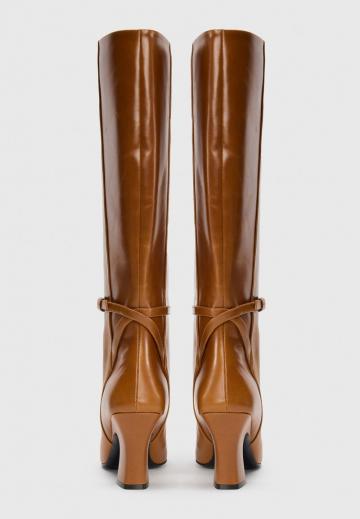 Высокие сапоги