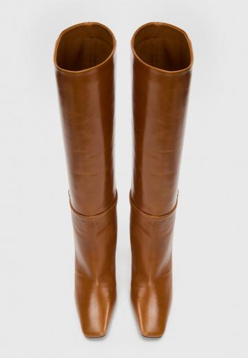 Высокие сапоги