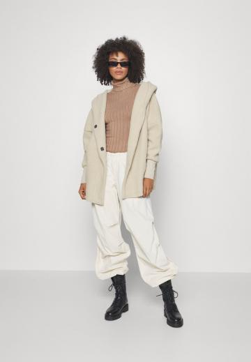 Короткое пальто