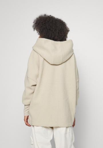 Короткое пальто