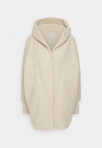 Короткое пальто