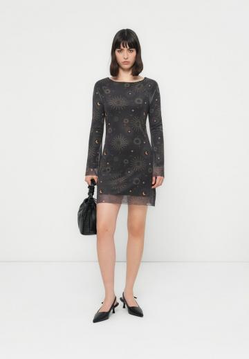 Короткое платье