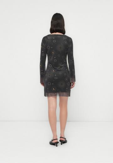 Короткое платье