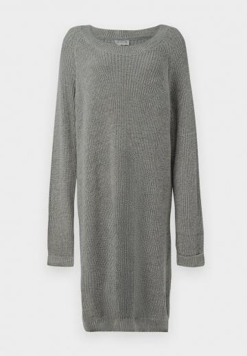 Вязаное платье