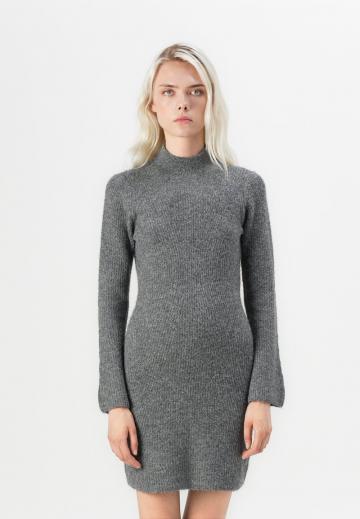 Вязаное платье