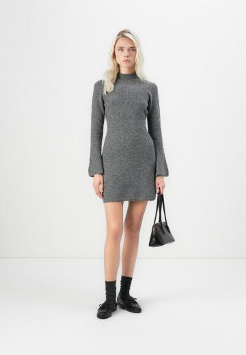 Вязаное платье