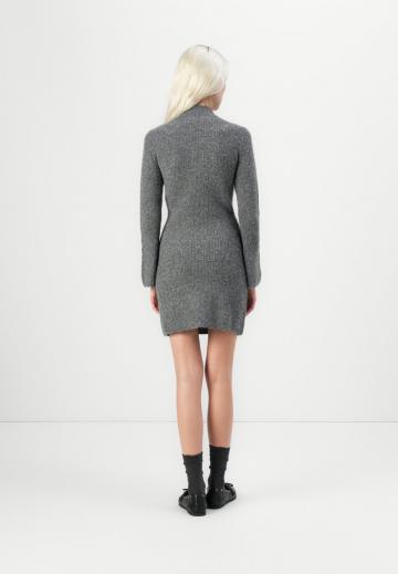 Вязаное платье