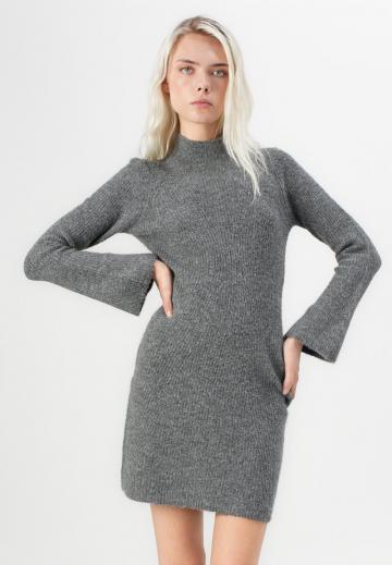 Вязаное платье