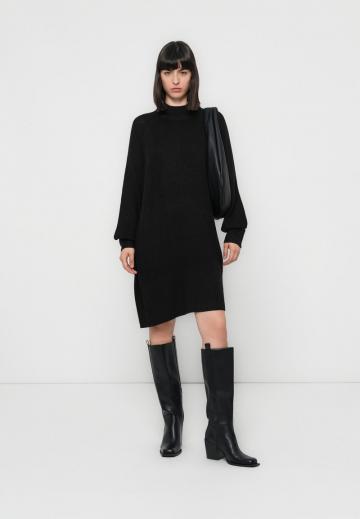 Вязаное платье