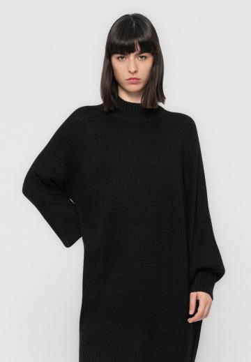 Вязаное платье