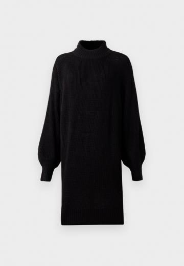 Вязаное платье